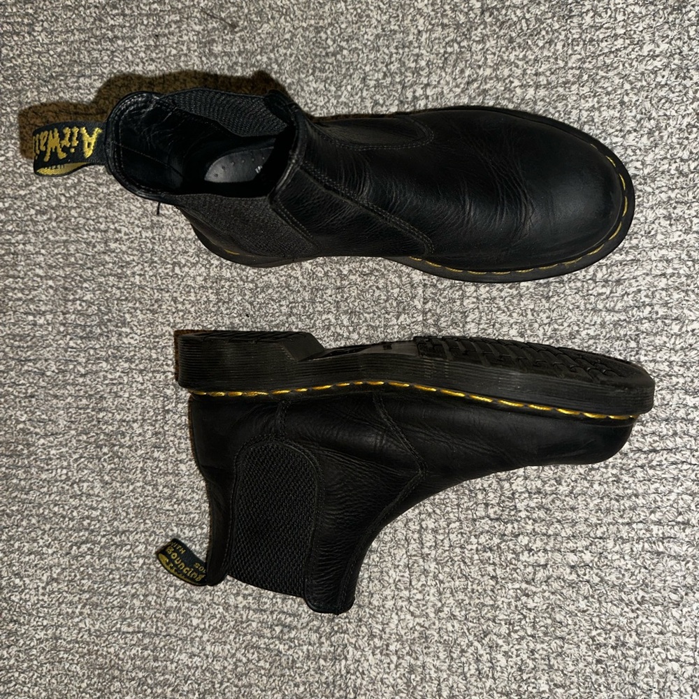 Women’s Doc Martens Chelsea Boot *broken in*